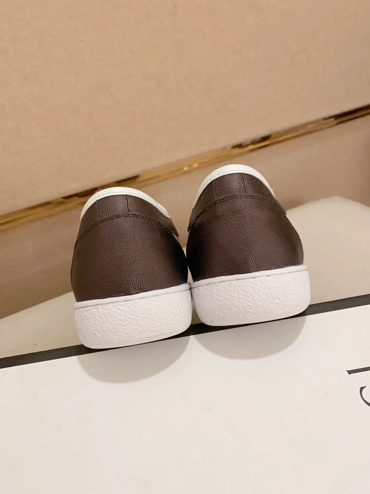 Men's clothing and shoes💰:400💰 (GUCCI) The latest model from the official website 🎁🎁Casual and fashionable men's shoes👟, hot style 💥The version is simple and elegant, exclusive for trendy men. Unique official website latest brand elements 👑Gucci original decoration, fashionable and generous, the fabric is original cowhide ✅sheepskin lining, the official website specifies wear-resistant casual outsole, the classic model is taken in kind at the counter🎬38-44 (45 is not returned or exchanged)